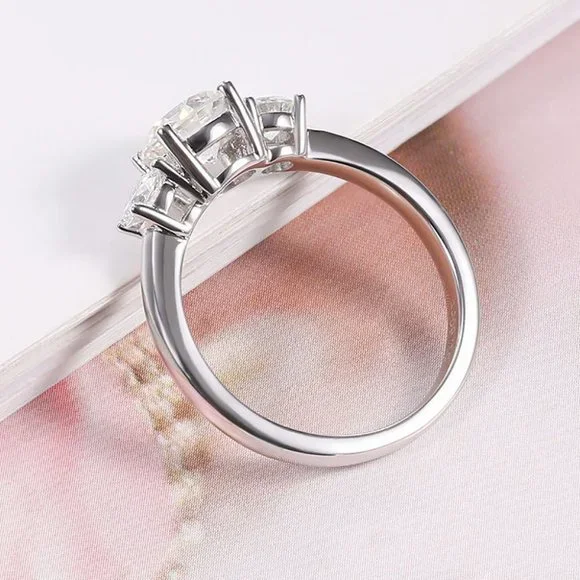Certified 4ct. t.w. Moissanite Diamond 3 Stone Wedding Engagement Ring NEW